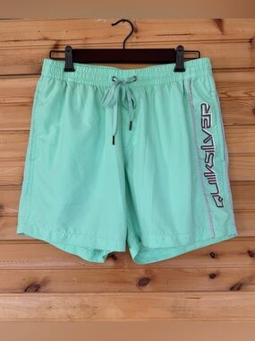 QUIKSILVER | Men’s Medium Mint Green Swim Trunks GUC